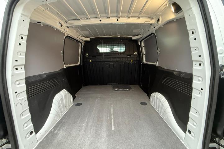 Hvid Peugeot Partner fra 2020