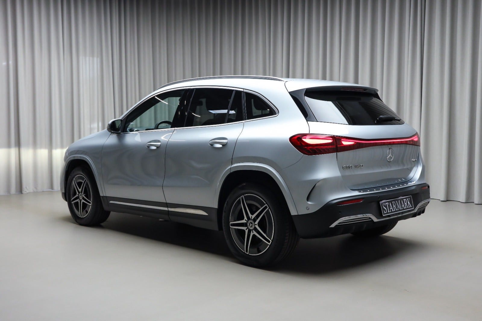 Sølv Mercedes EQA350 fra 2025