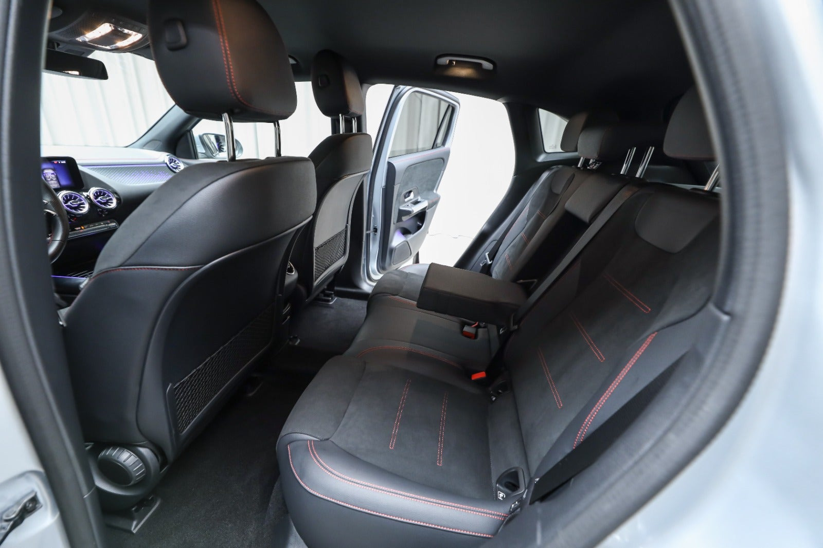 Sølv Mercedes EQA350 fra 2025