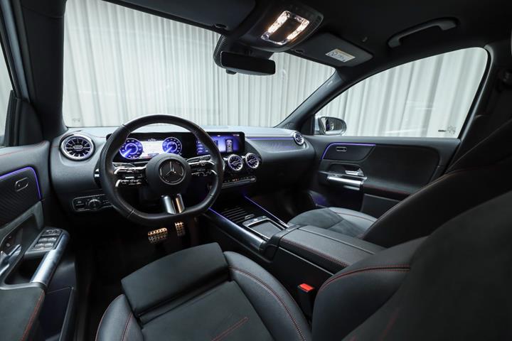Sølv Mercedes EQA350 fra 2025