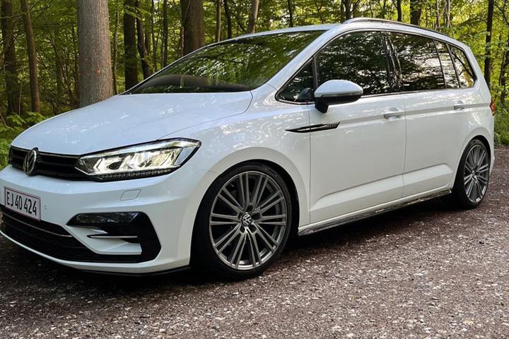 Hvid VW Touran fra 2020