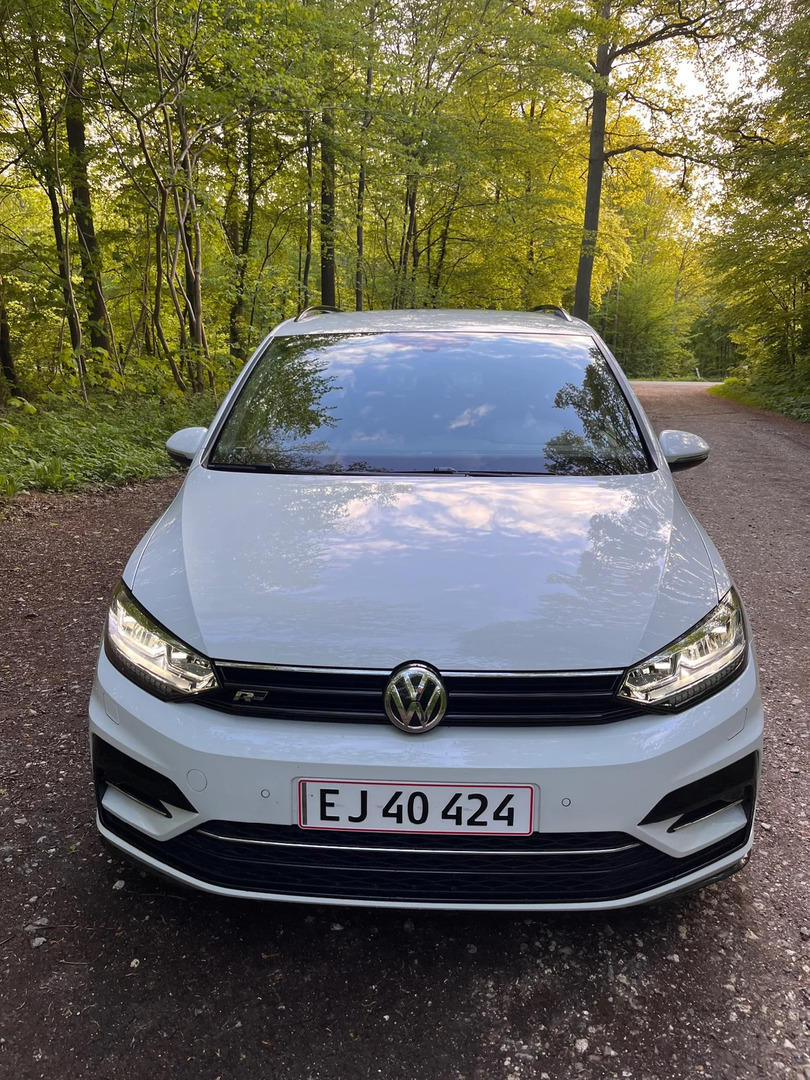 Hvid VW Touran fra 2020