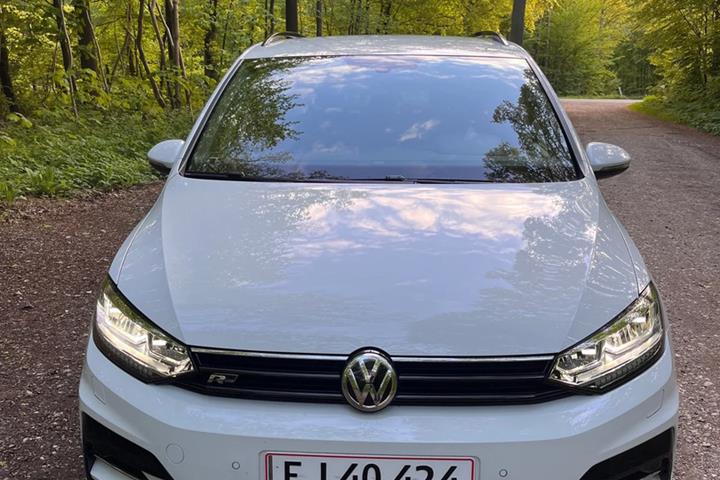 Hvid VW Touran fra 2020