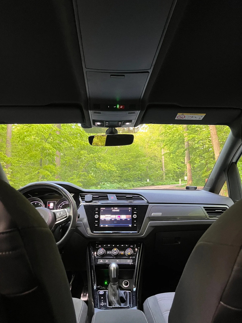 Hvid VW Touran fra 2020