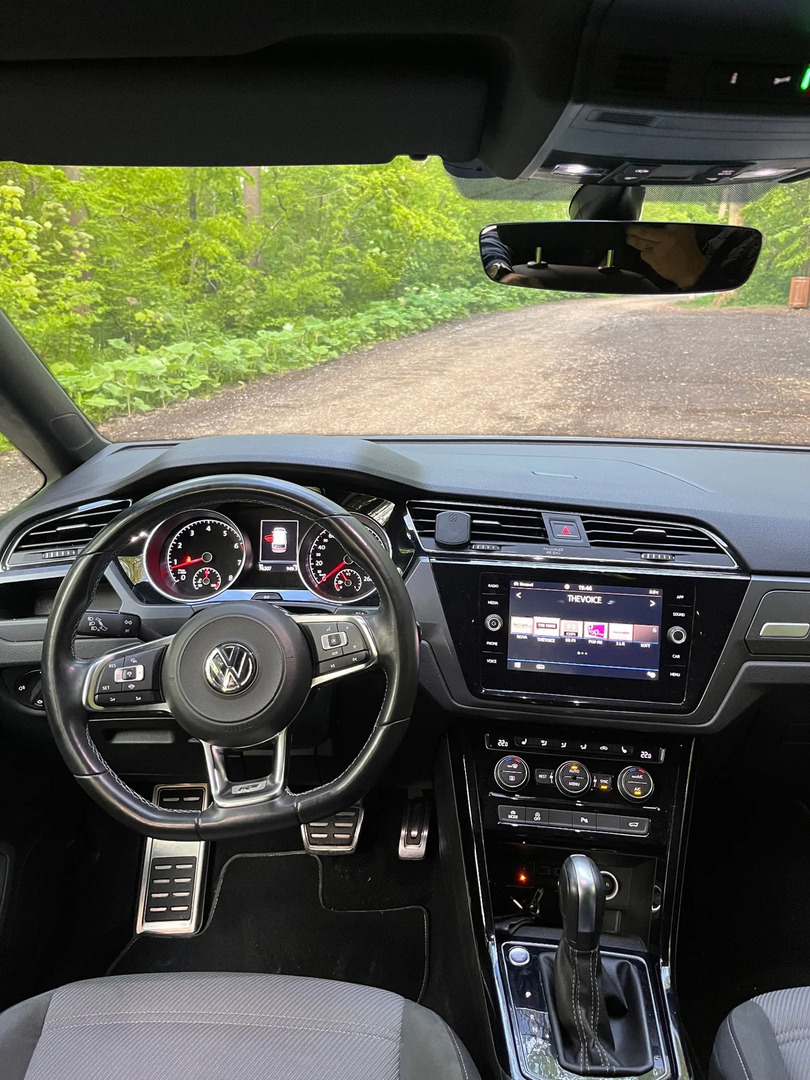 Hvid VW Touran fra 2020