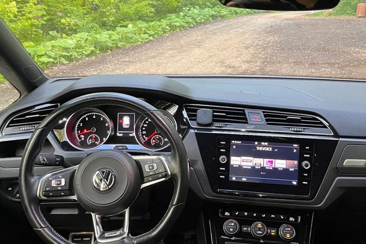 Hvid VW Touran fra 2020