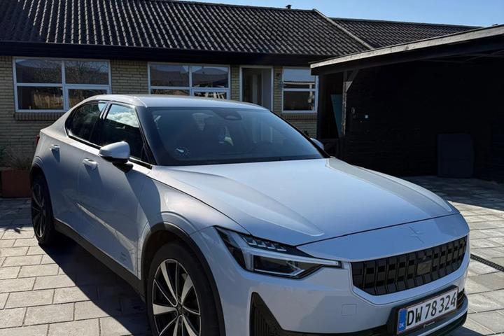 Grå Polestar 2 fra 2022