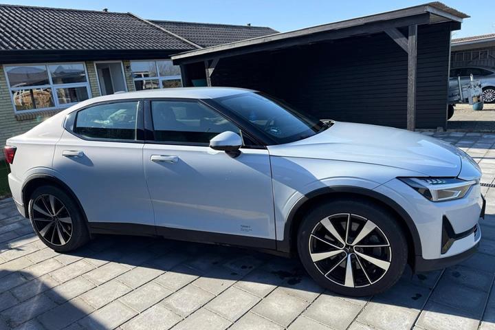 Grå Polestar 2 fra 2022