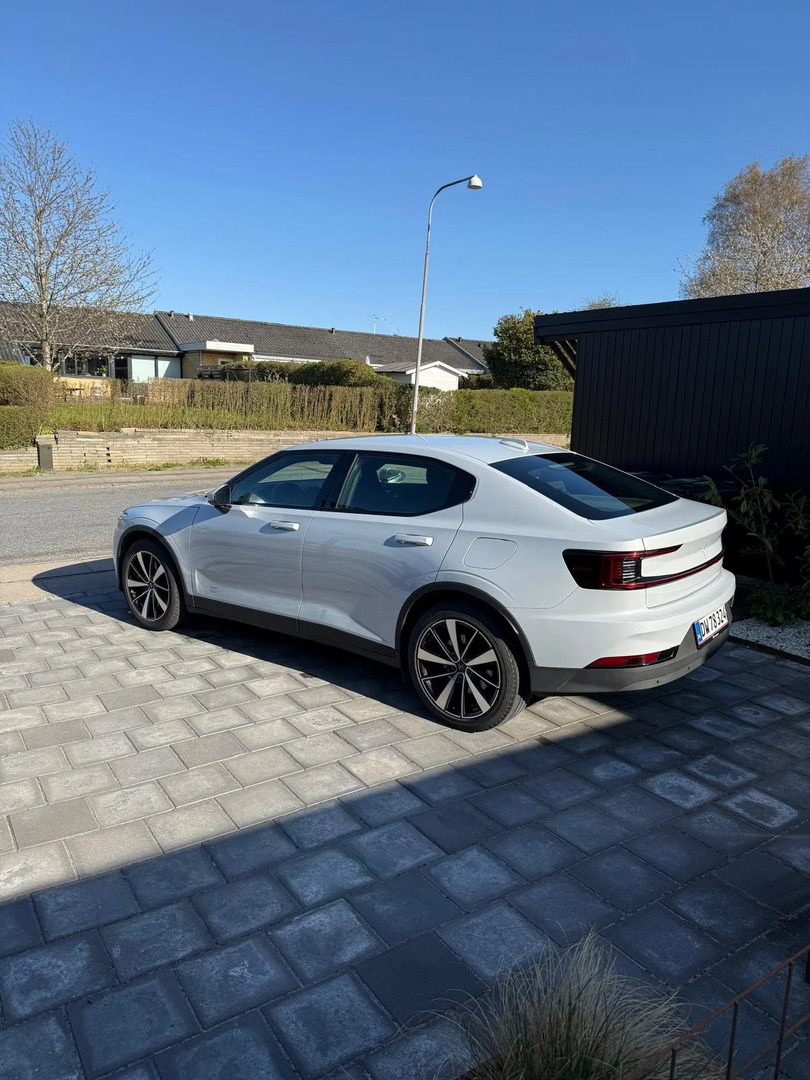 Grå Polestar 2 fra 2022