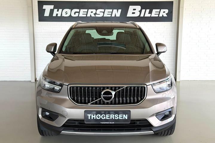 Grå Volvo XC40 fra 2021
