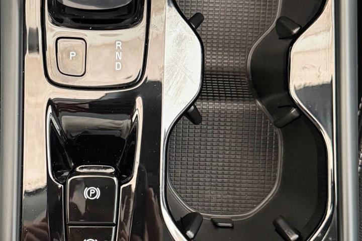 Grå Volvo XC40 fra 2021