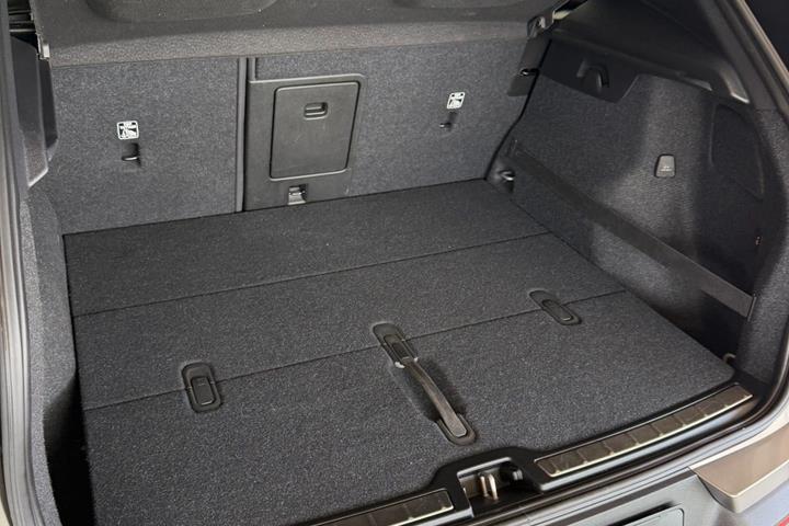 Grå Volvo XC40 fra 2021