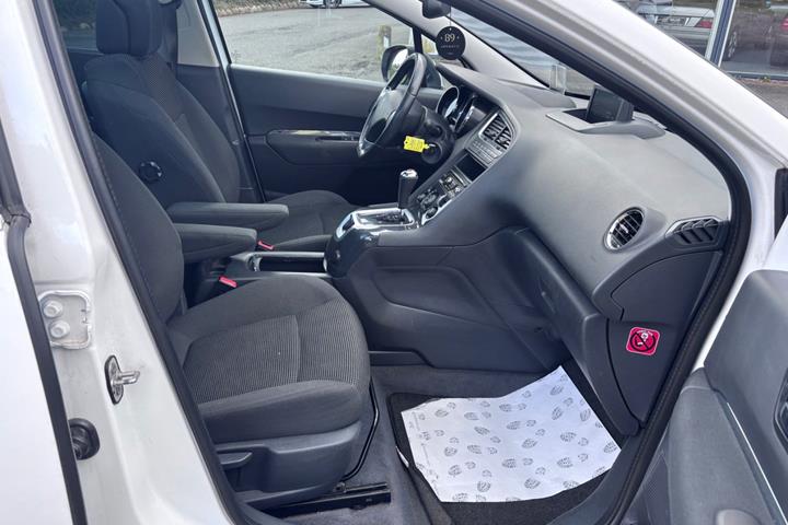 undefined Peugeot 5008 fra 2015