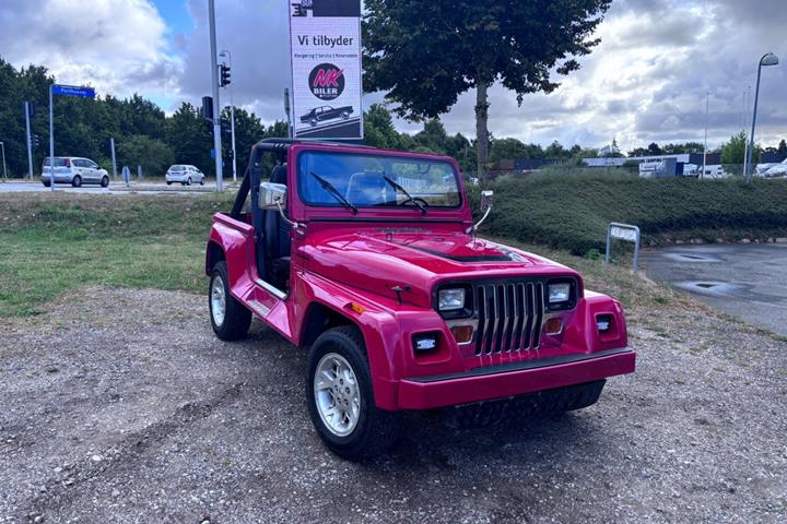 Gul Jeep Wrangler fra 1992