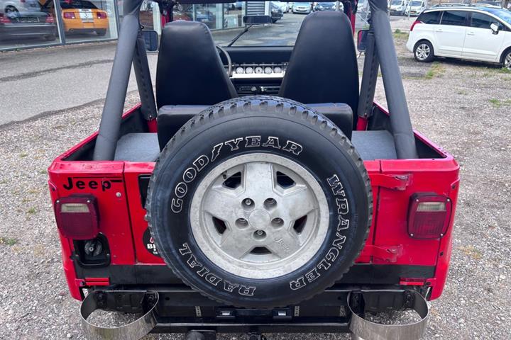 Gul Jeep Wrangler fra 1992