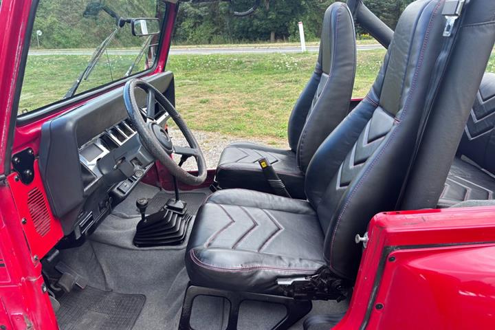 Gul Jeep Wrangler fra 1992