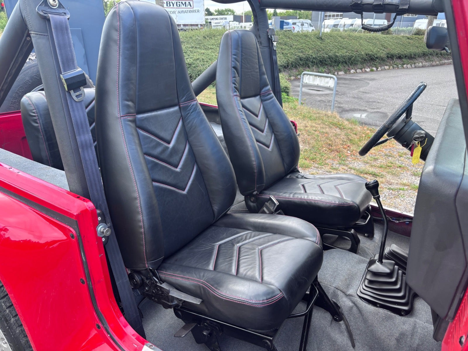 Gul Jeep Wrangler fra 1992