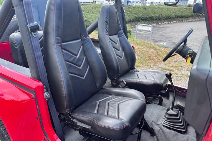 Gul Jeep Wrangler fra 1992