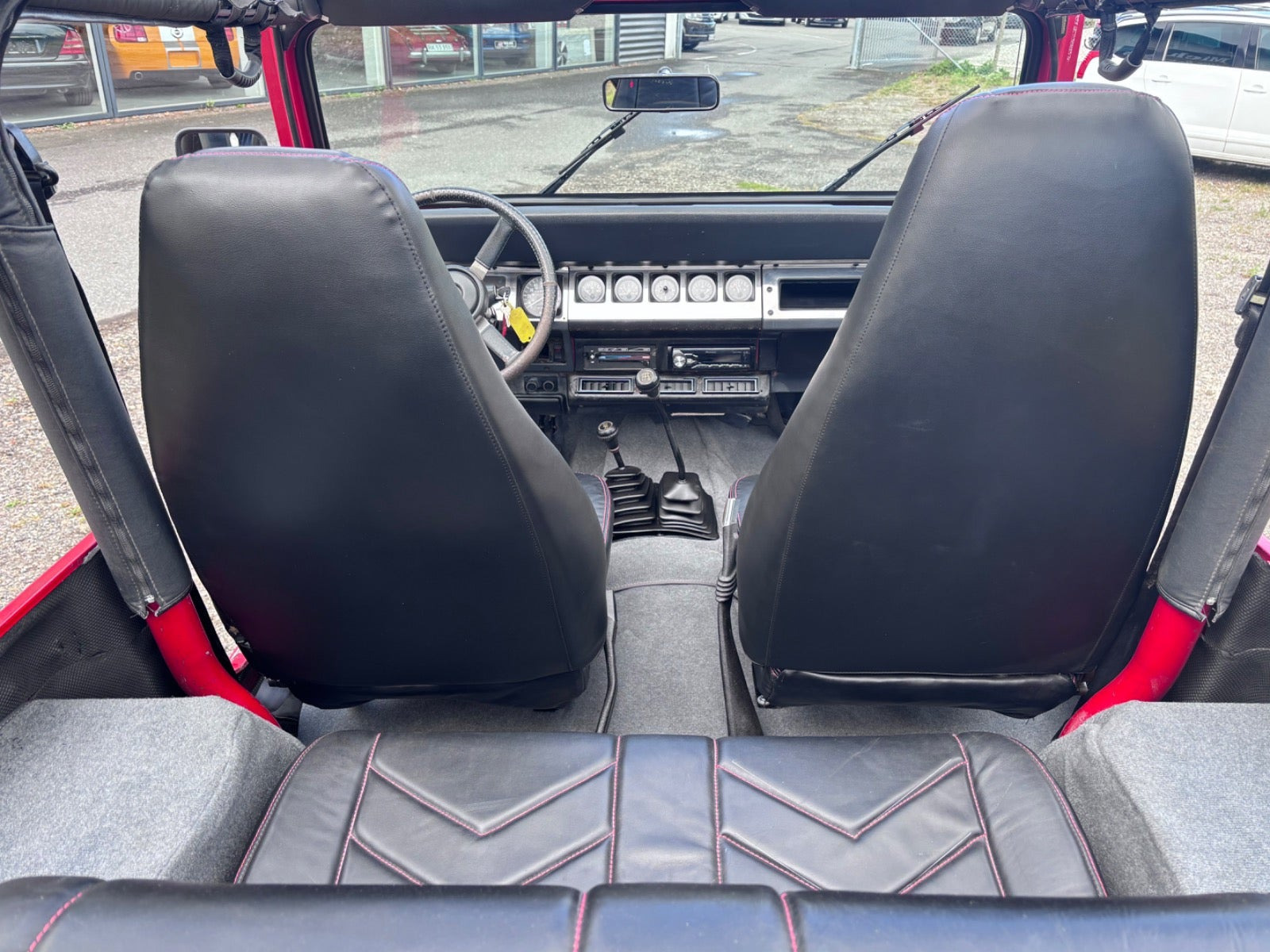Gul Jeep Wrangler fra 1992
