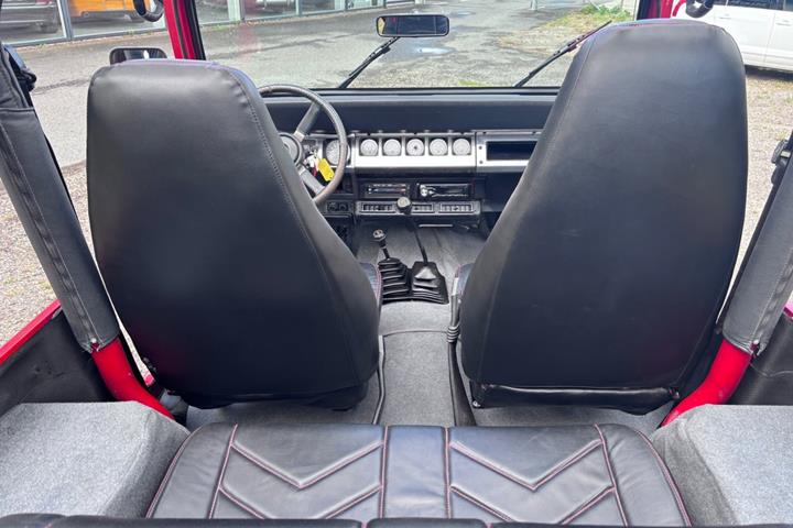 Gul Jeep Wrangler fra 1992