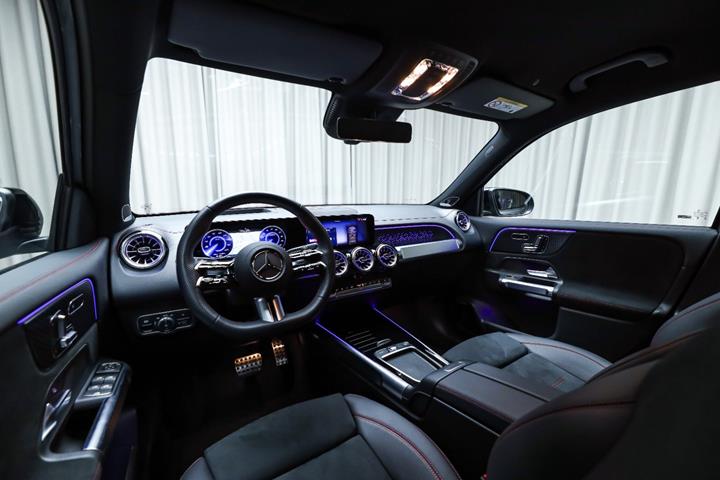 Grå Mercedes EQB250+ fra 2026
