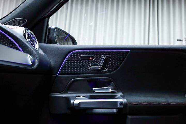 Grå Mercedes EQB250+ fra 2026