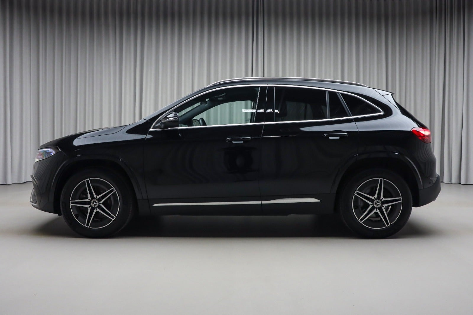 Sort Mercedes EQA250+ fra 2025