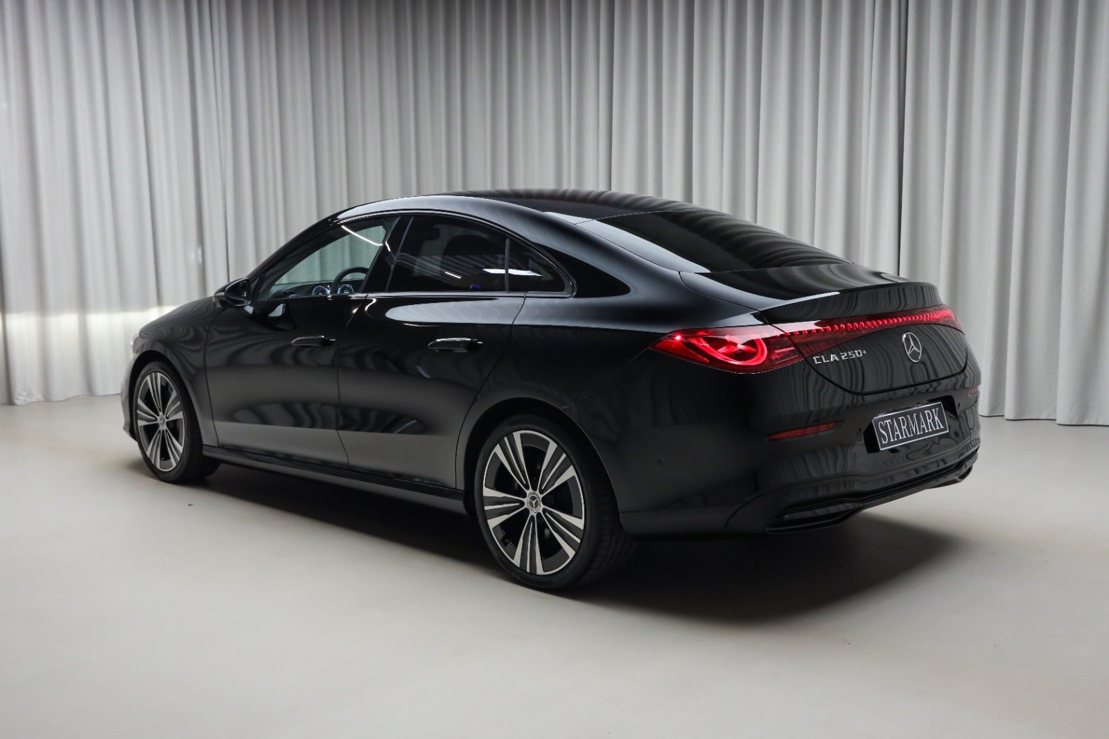 Sort Mercedes CLA250+ fra 2025