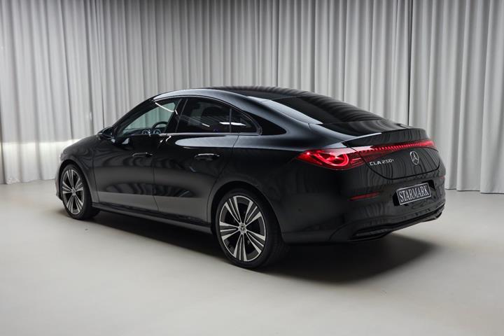 Sort Mercedes CLA250+ fra 2025