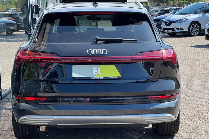 Sort Audi e-tron fra 2022