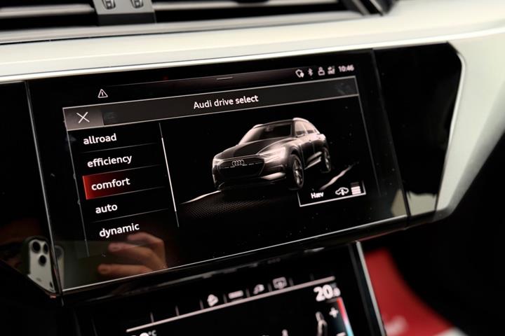 Sort Audi e-tron fra 2022