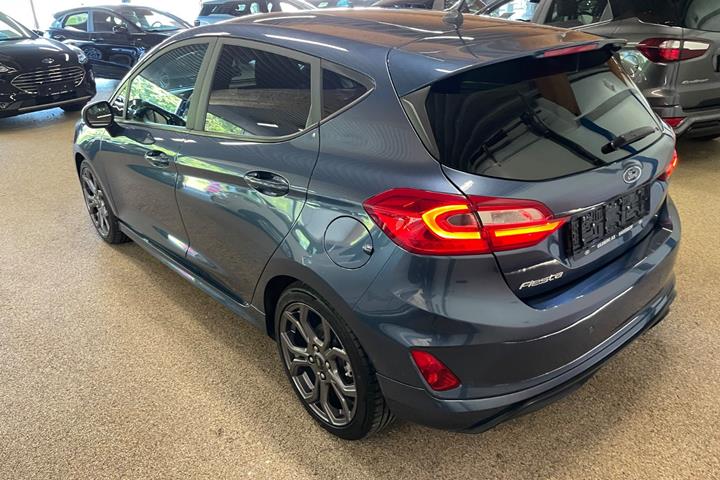 Blå Ford Fiesta fra 2019