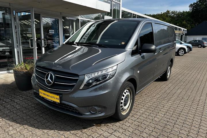 Grå Mercedes Vito 119 fra 2022