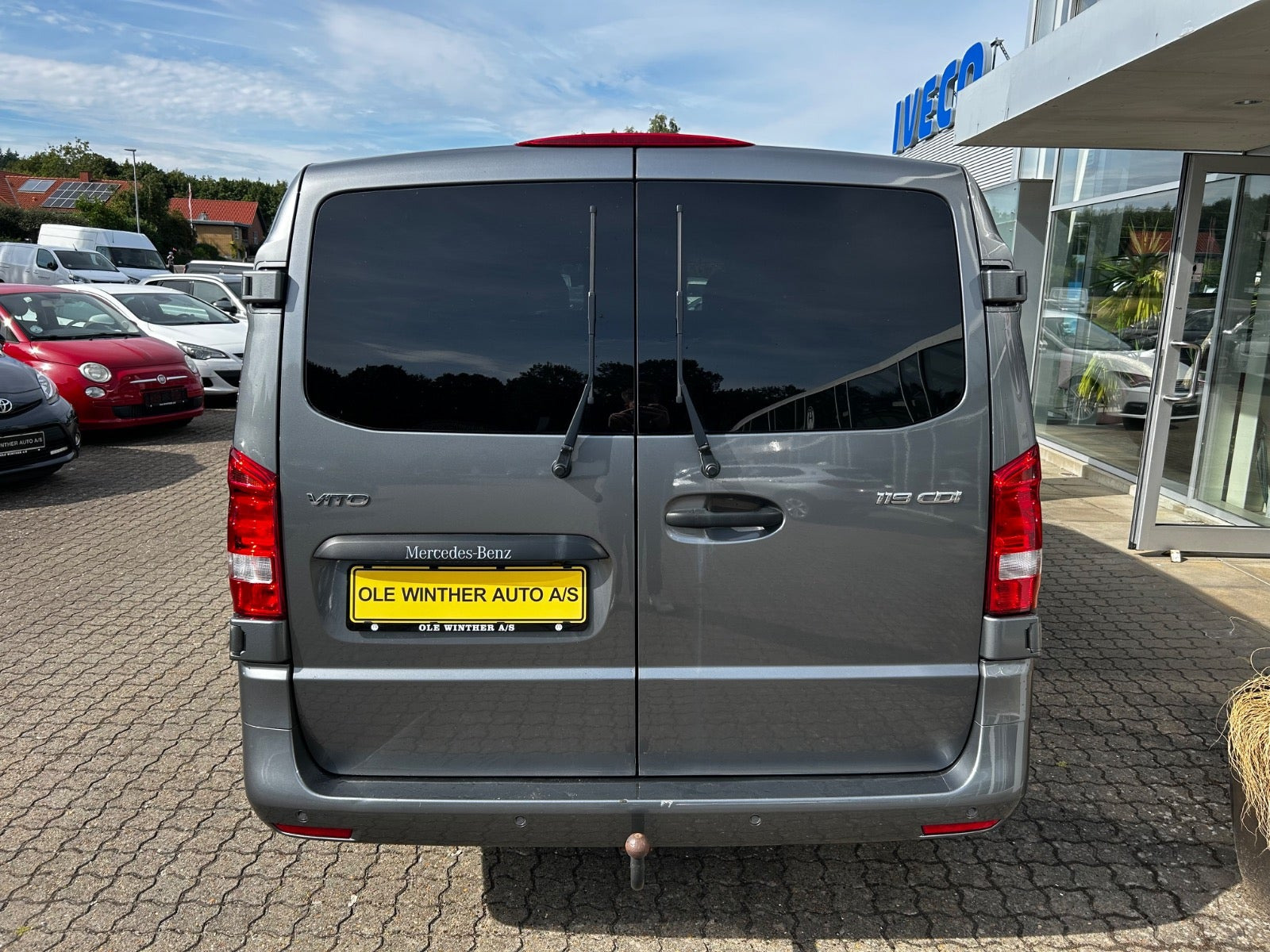 Grå Mercedes Vito 119 fra 2022