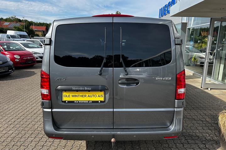 Grå Mercedes Vito 119 fra 2022