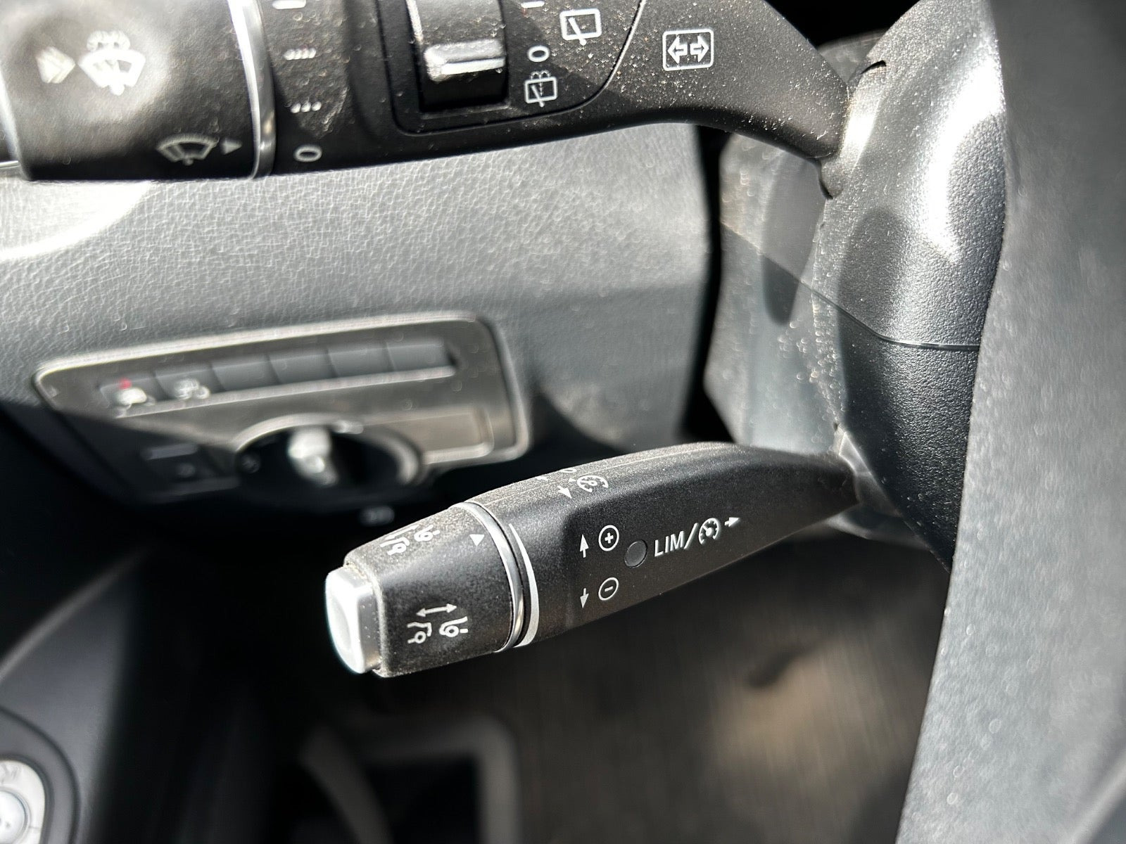 Grå Mercedes Vito 119 fra 2022