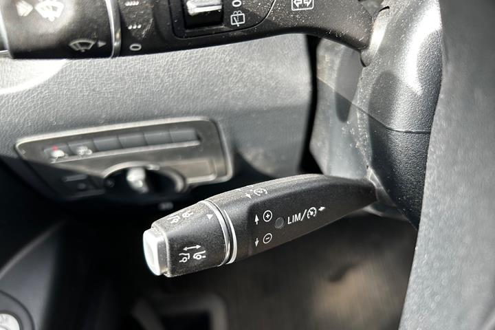 Grå Mercedes Vito 119 fra 2022