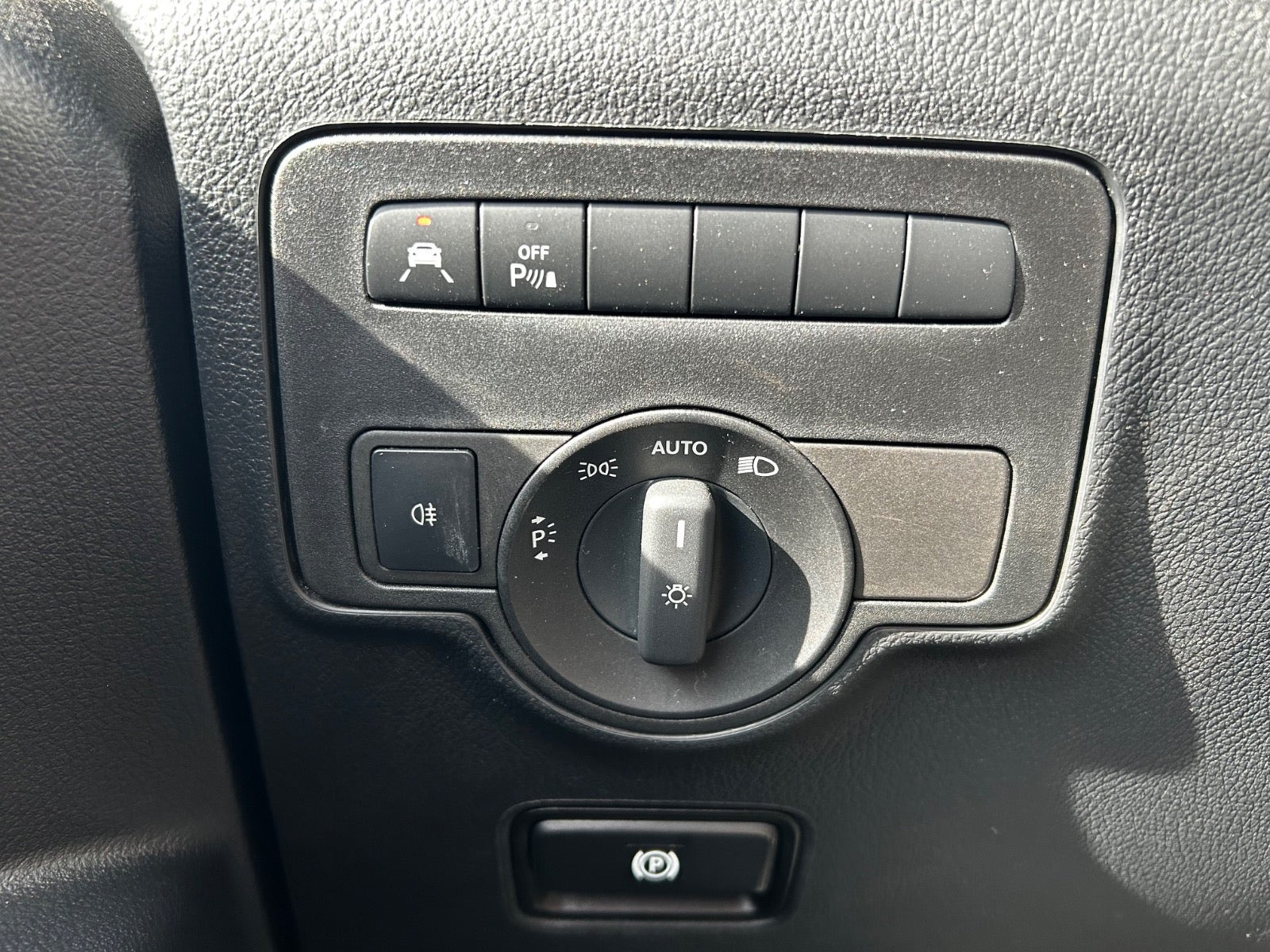 Grå Mercedes Vito 119 fra 2022