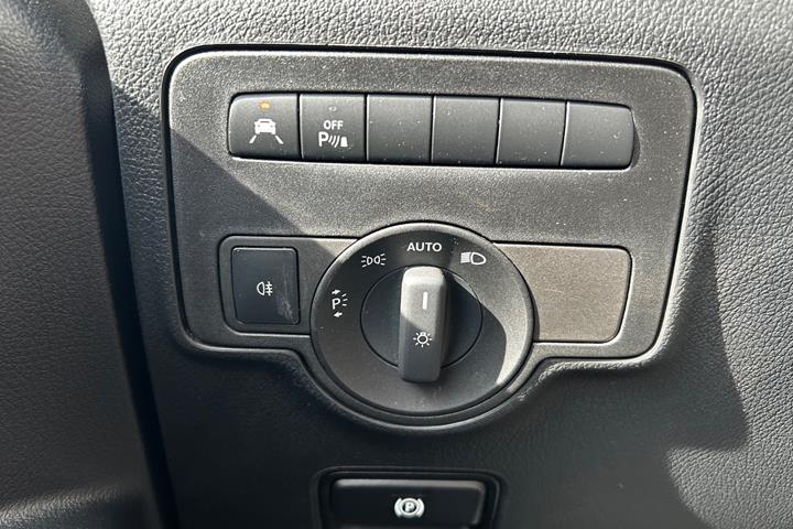 Grå Mercedes Vito 119 fra 2022