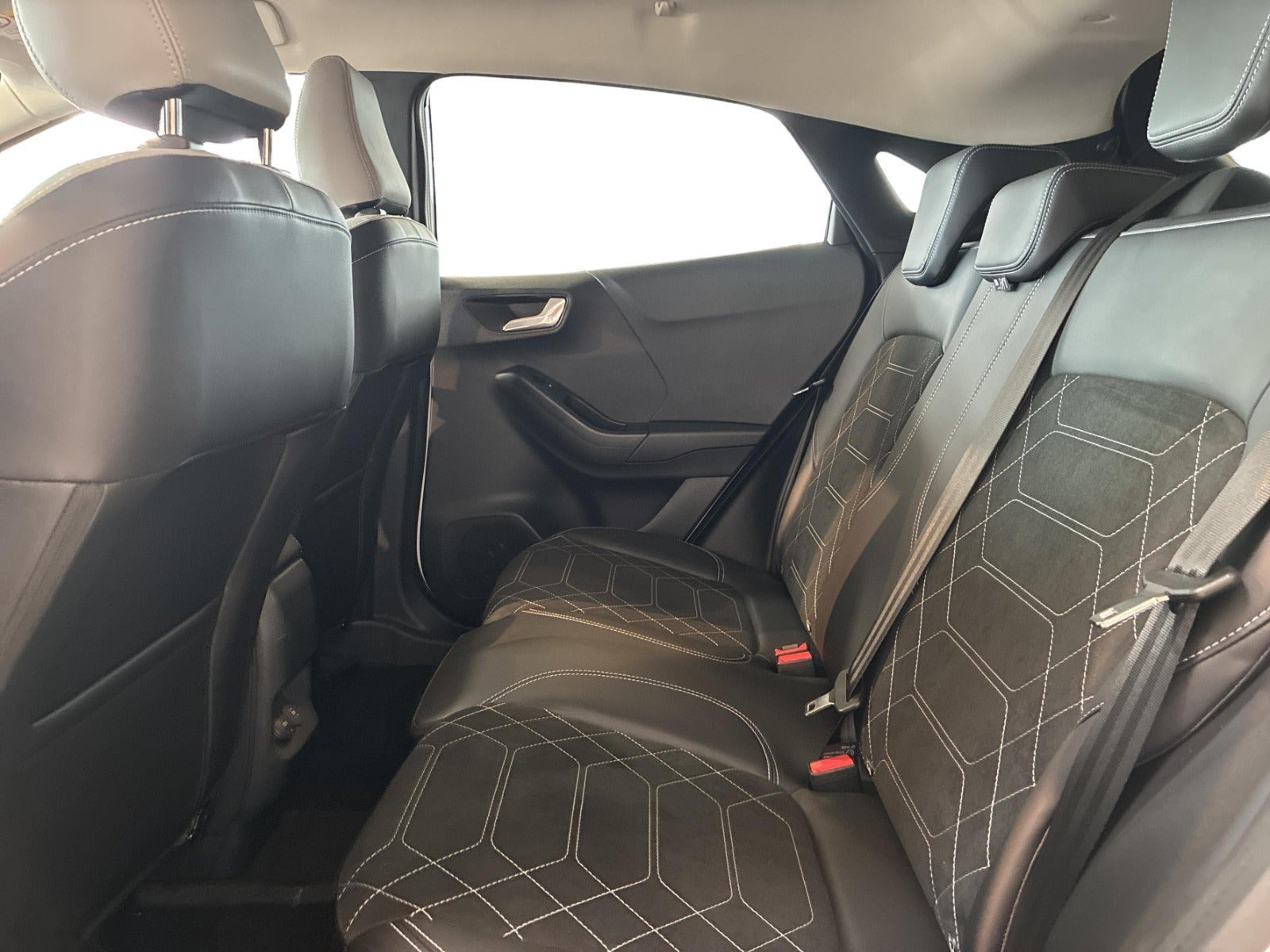 Hvid Ford Puma fra 2025