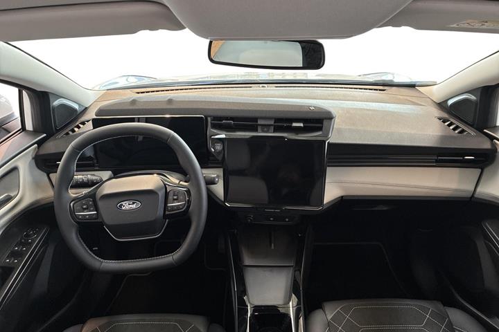 Hvid Ford Puma fra 2025