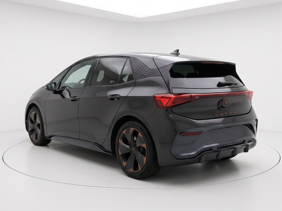 Grå Cupra Born fra 2024