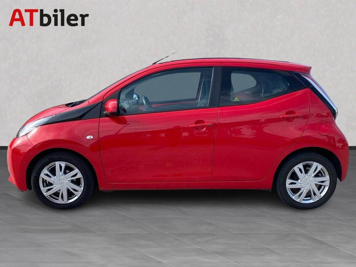 Rød Toyota Aygo fra 2015