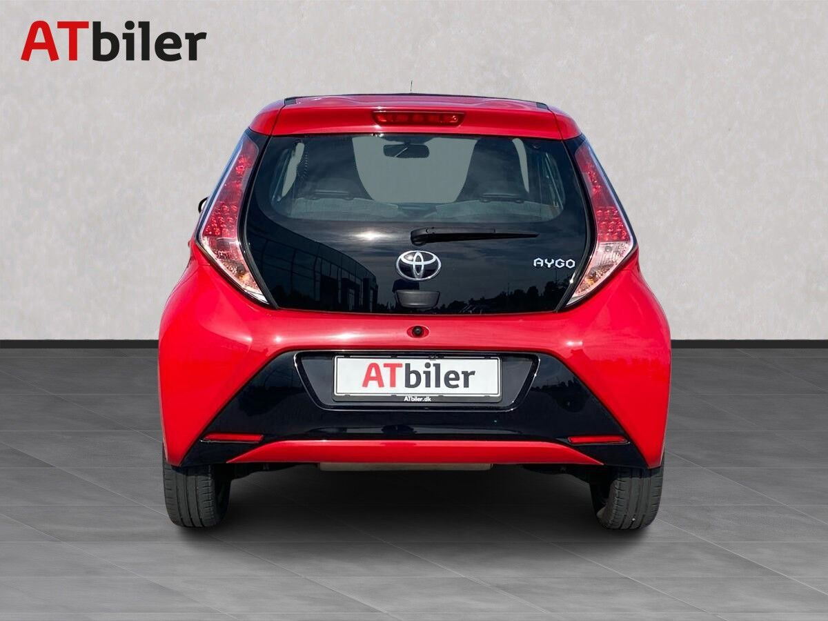 Rød Toyota Aygo fra 2015