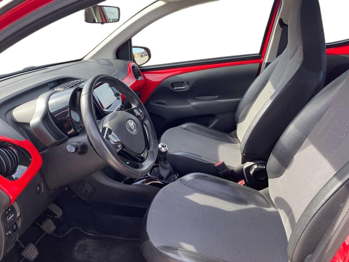 Rød Toyota Aygo fra 2015