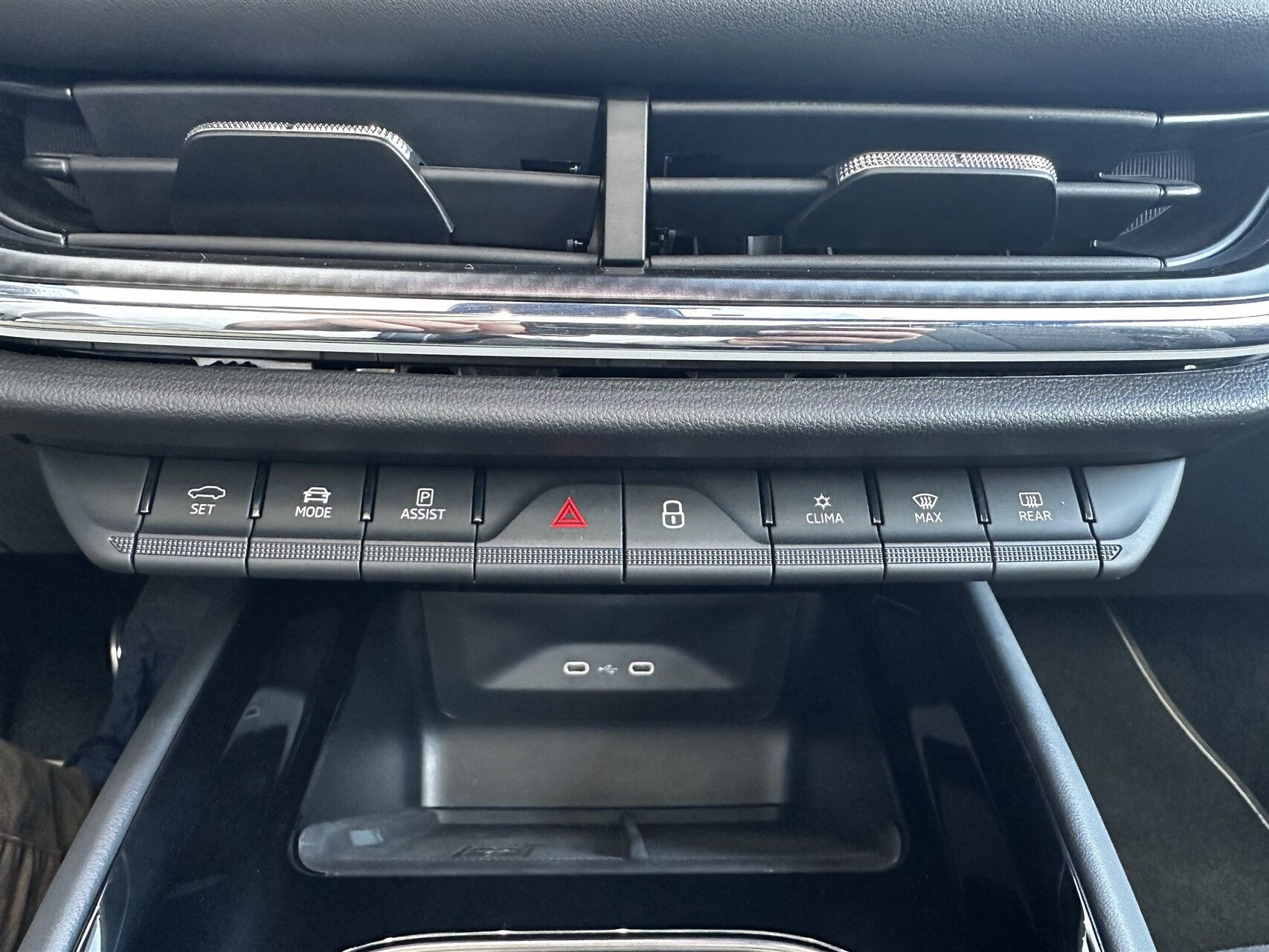 Sort Skoda Enyaq fra 2024