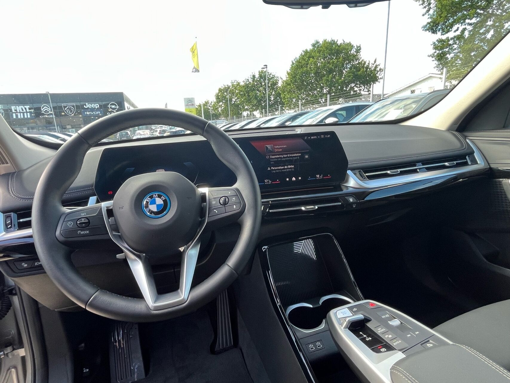 Sølv BMW iX1 fra 2025