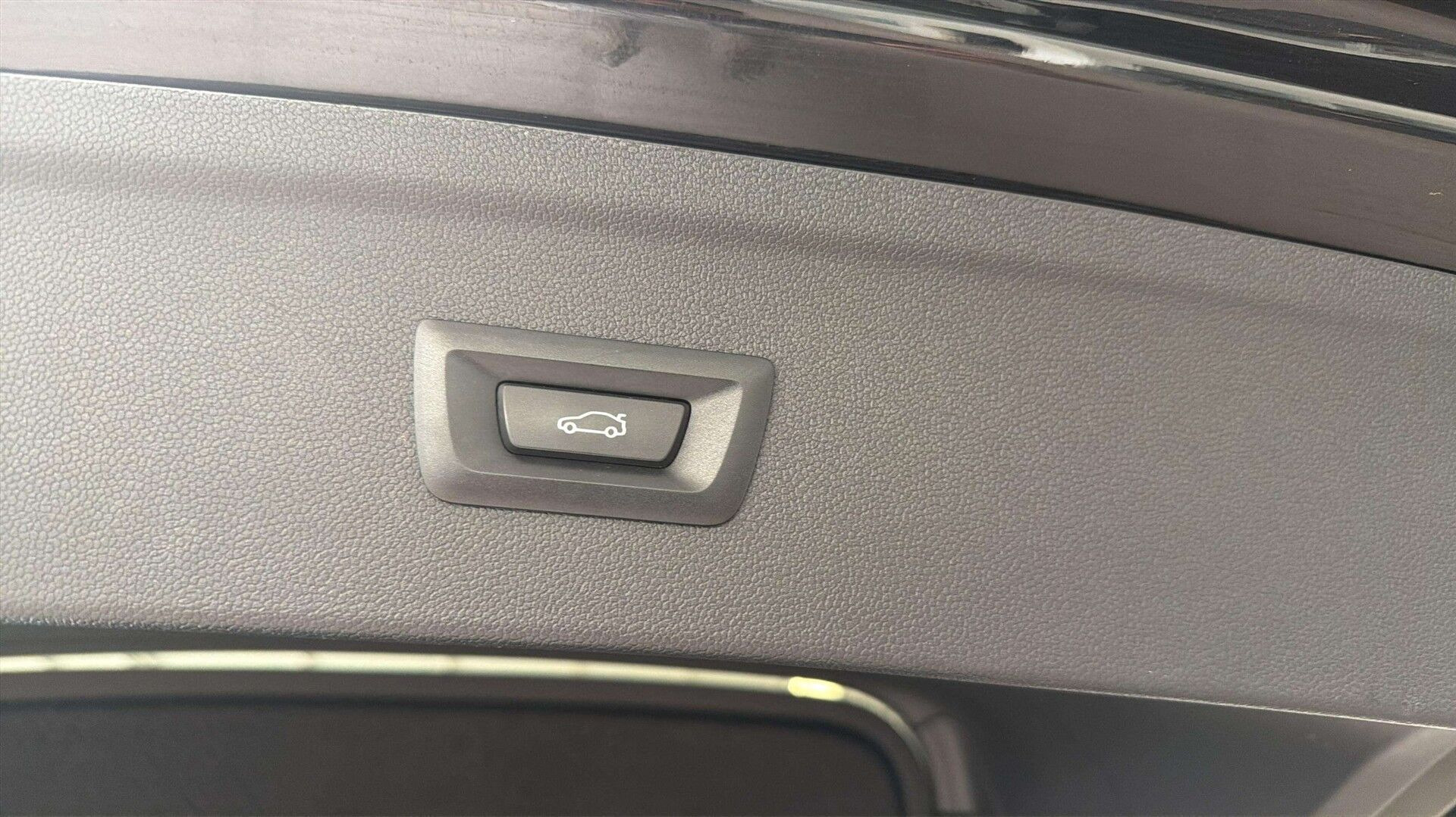 Sort BMW iX fra 2024