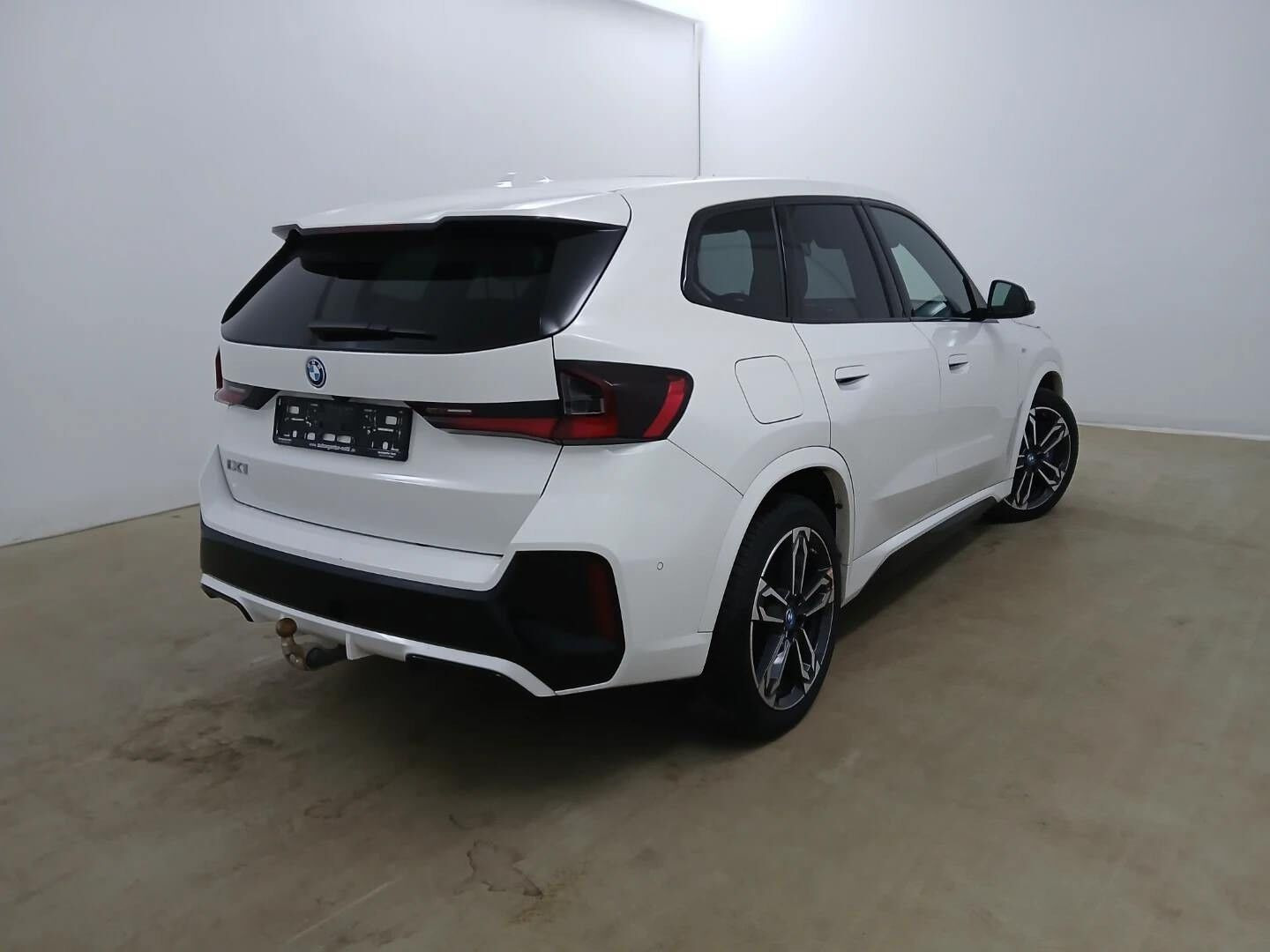 Hvid BMW iX1 fra 2024