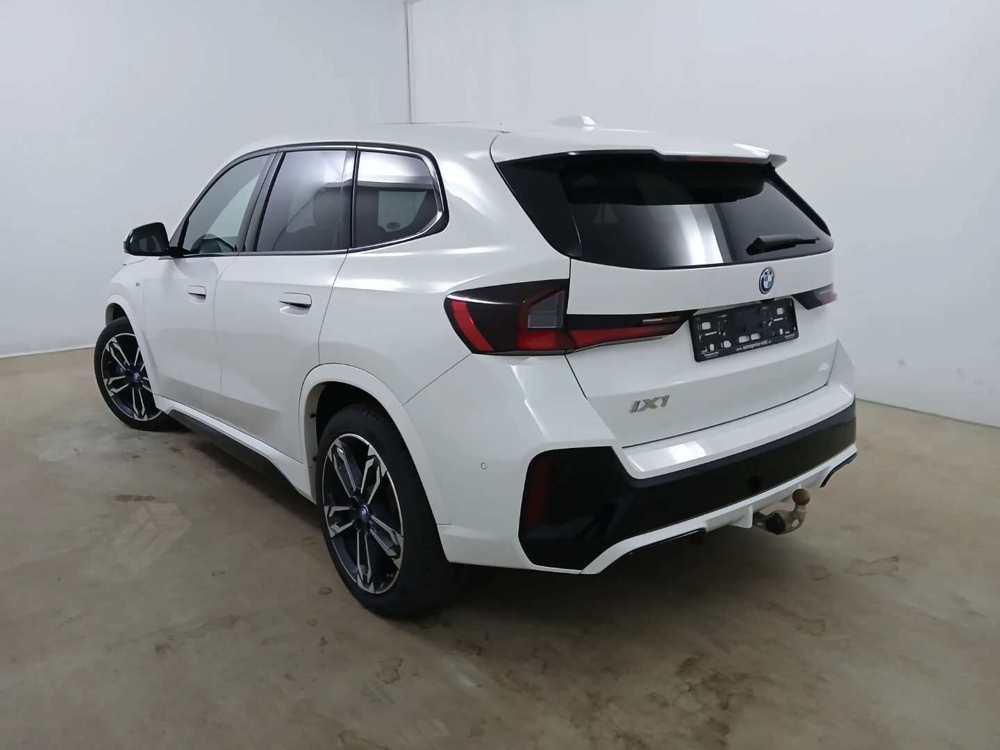 Hvid BMW iX1 fra 2024
